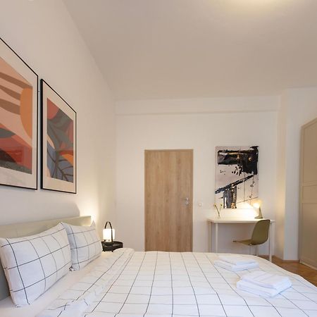 Ultracentral Hong Kong 3 Bdrm Apartment Bukarest Kültér fotó
