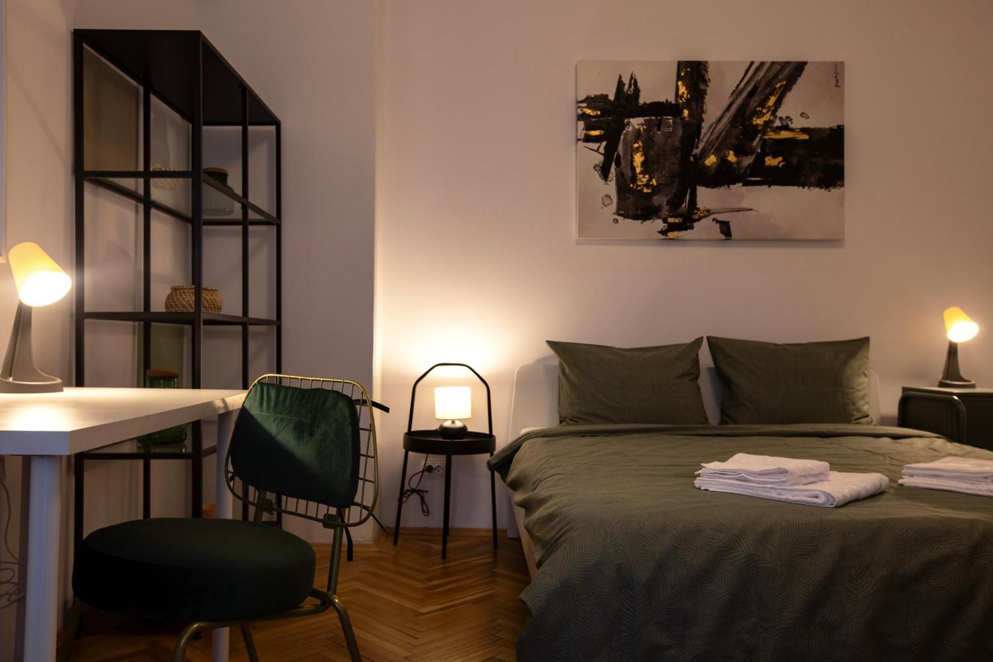 Ultracentral Hong Kong 3 Bdrm Apartment Bukarest Kültér fotó